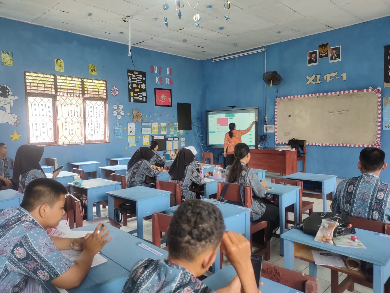 Interactive Smartboard (1)