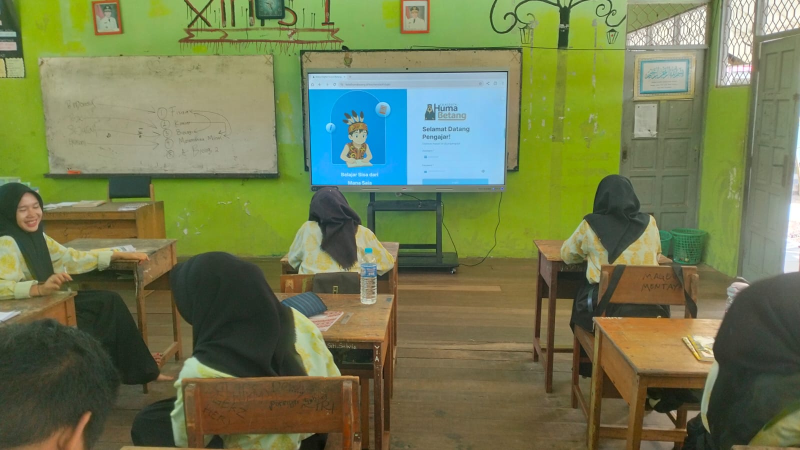 Interactive Smartboard (2)